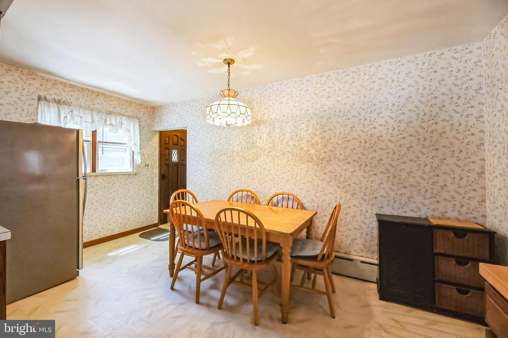126 E LINDEN AVENUE