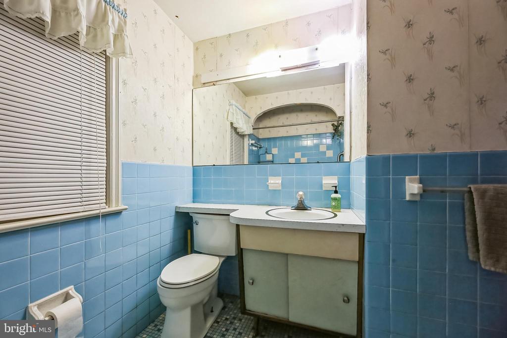 126 E LINDEN AVENUE