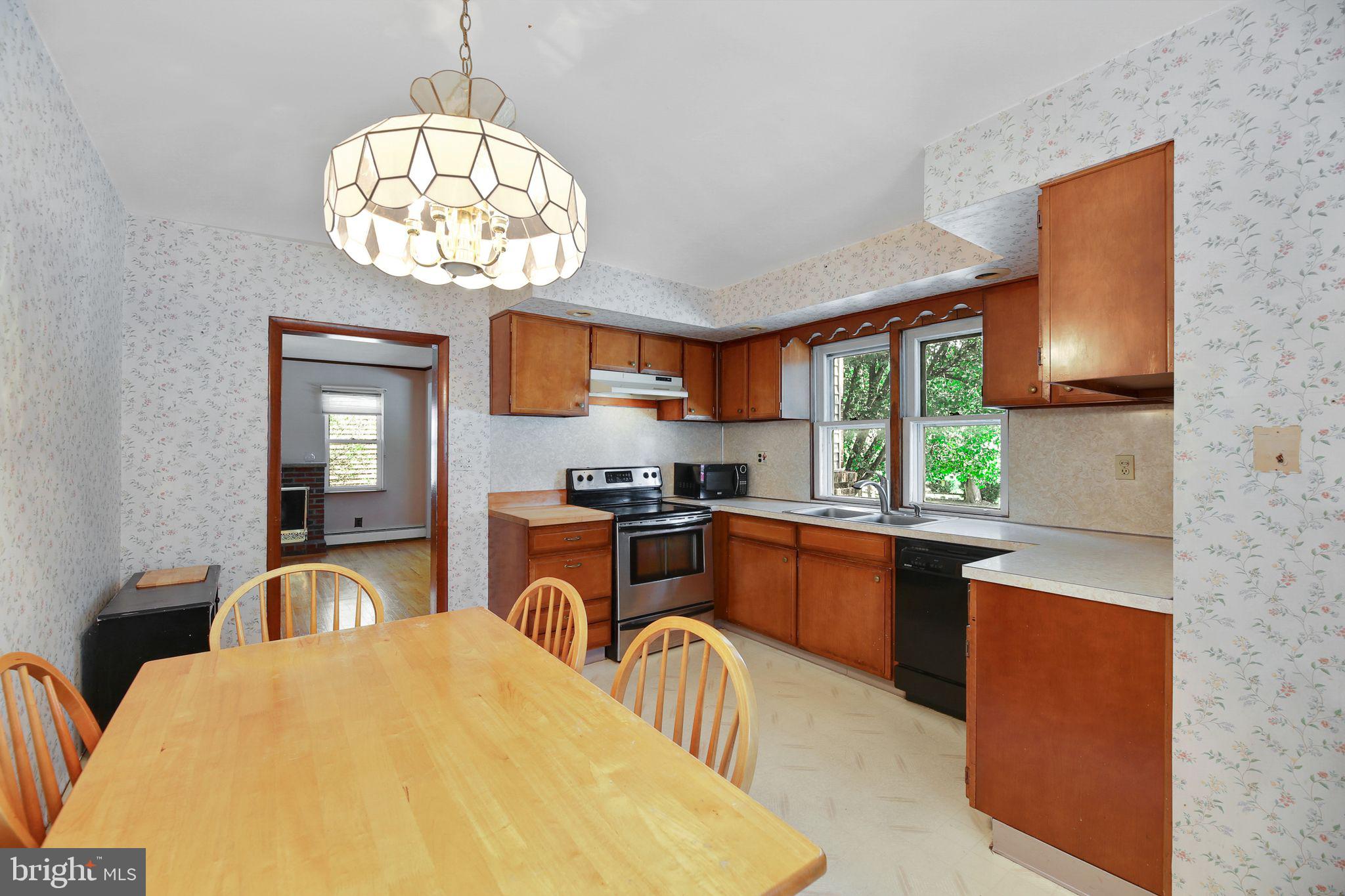 126 E LINDEN AVENUE