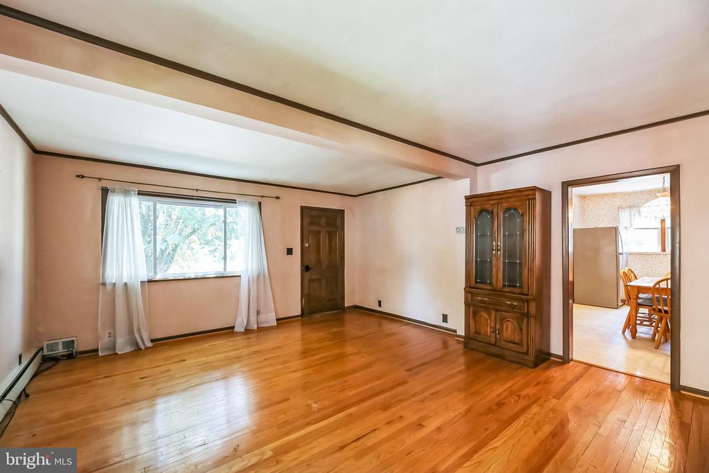 126 E LINDEN AVENUE