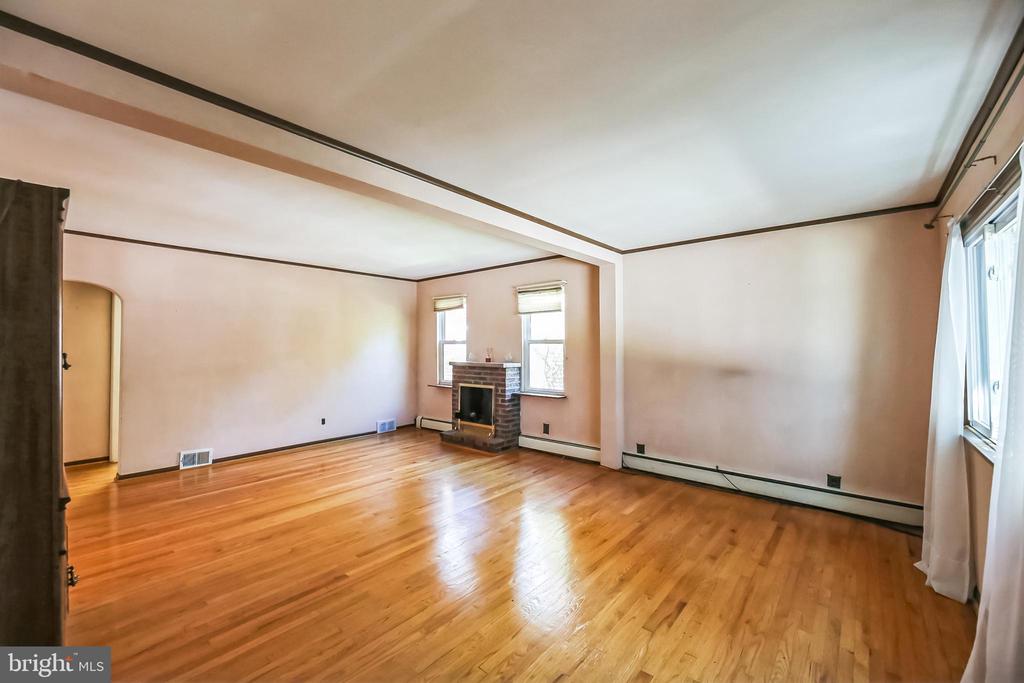 126 E LINDEN AVENUE