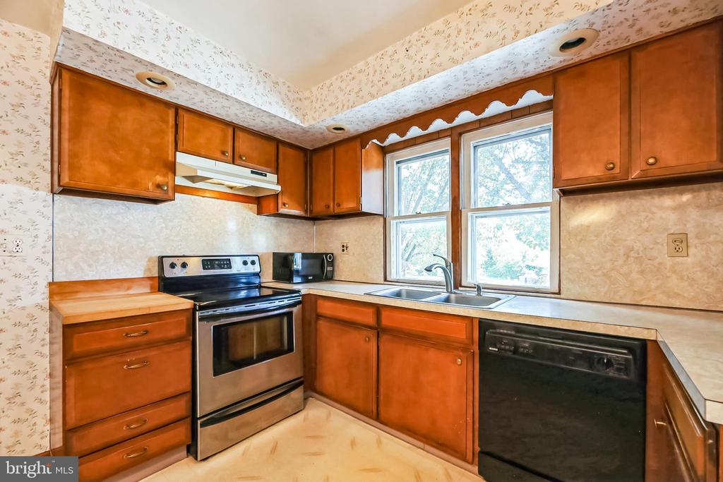 126 E LINDEN AVENUE