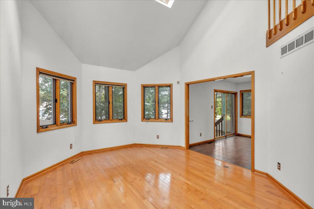 8 KIMBERLY COURT