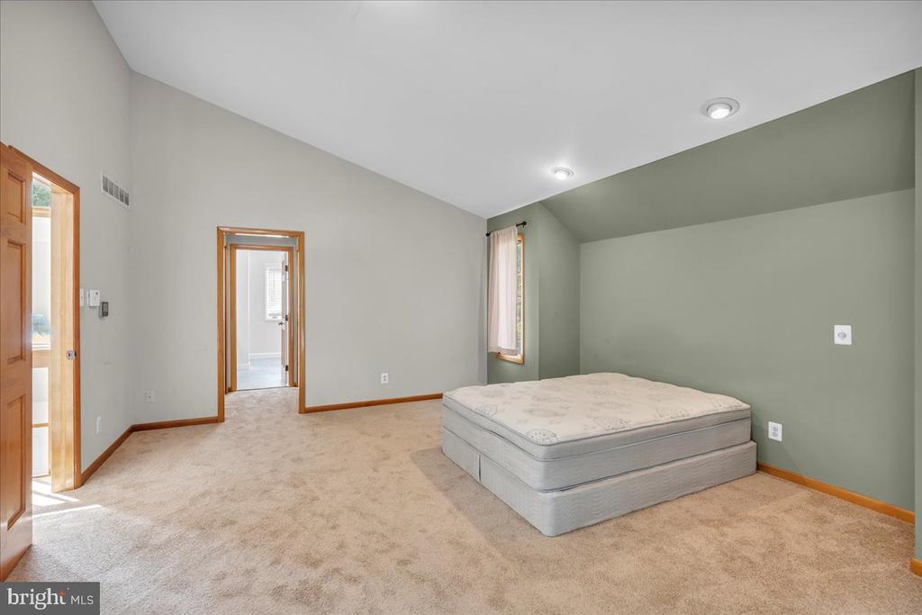 8 KIMBERLY COURT