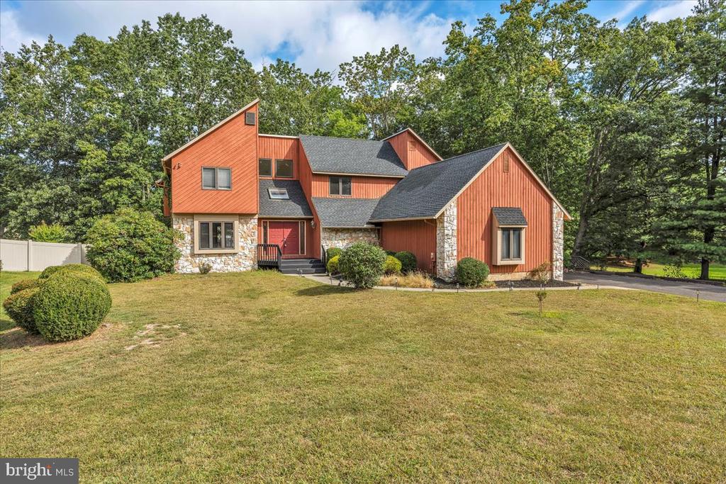 8 KIMBERLY COURT