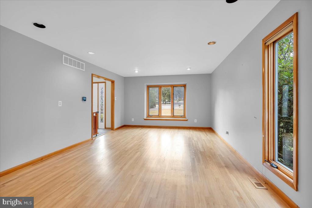 8 KIMBERLY COURT