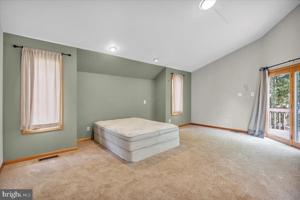 8 KIMBERLY COURT