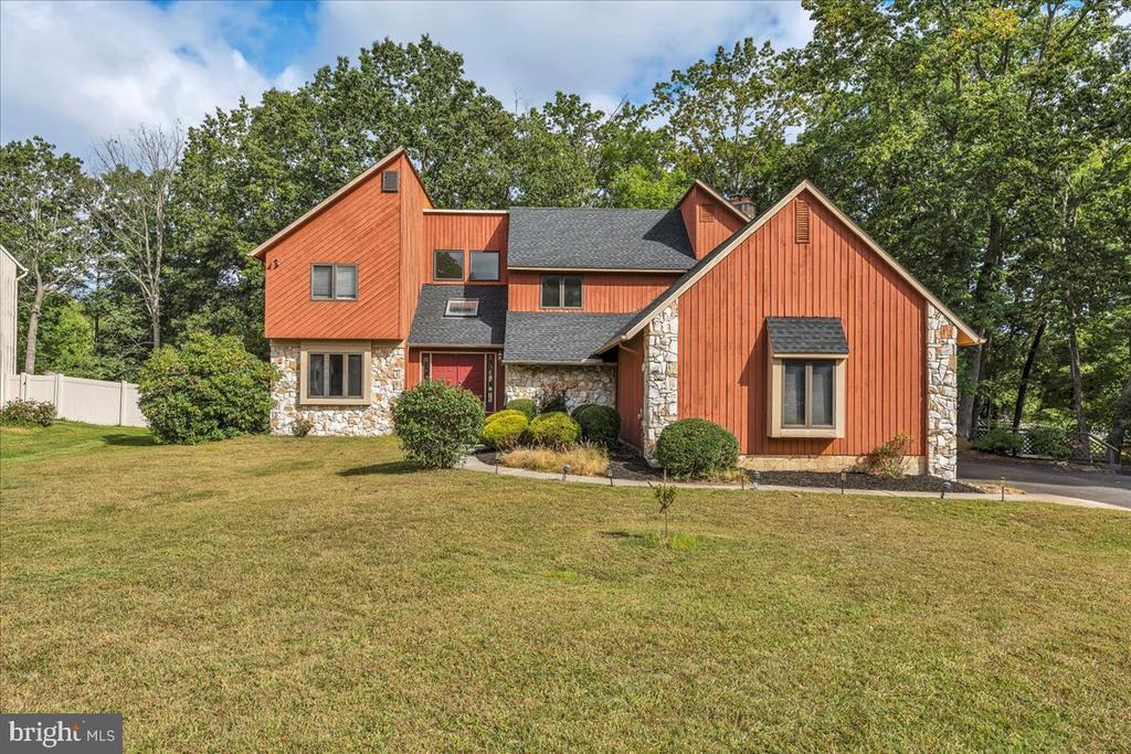 8 KIMBERLY COURT