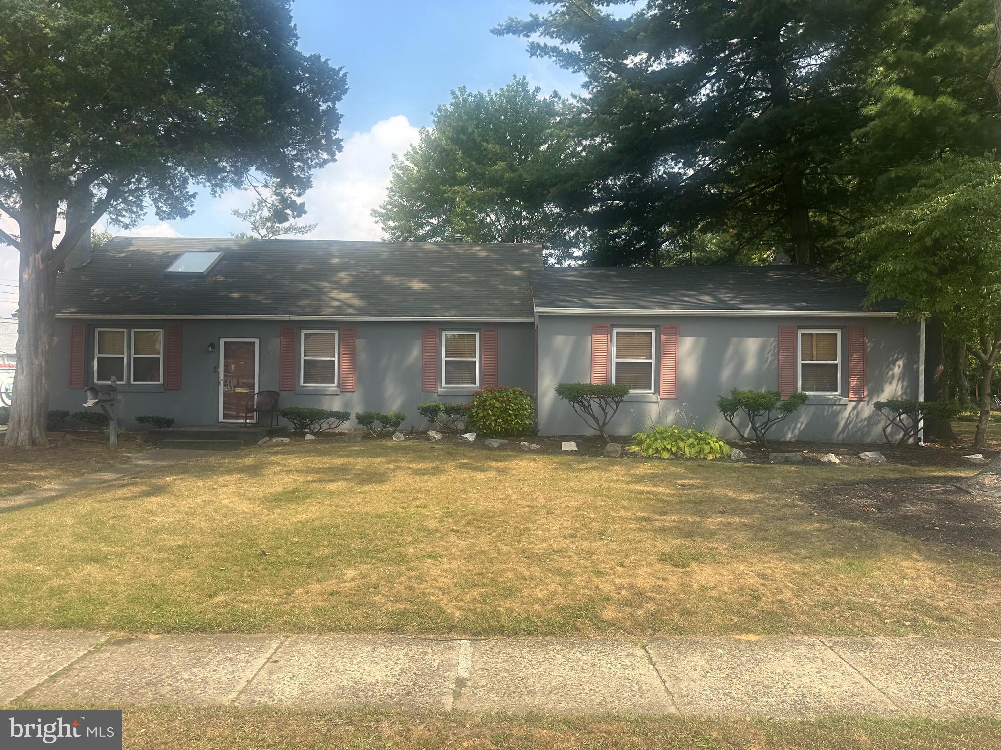 102 LINCOLN AVENUE