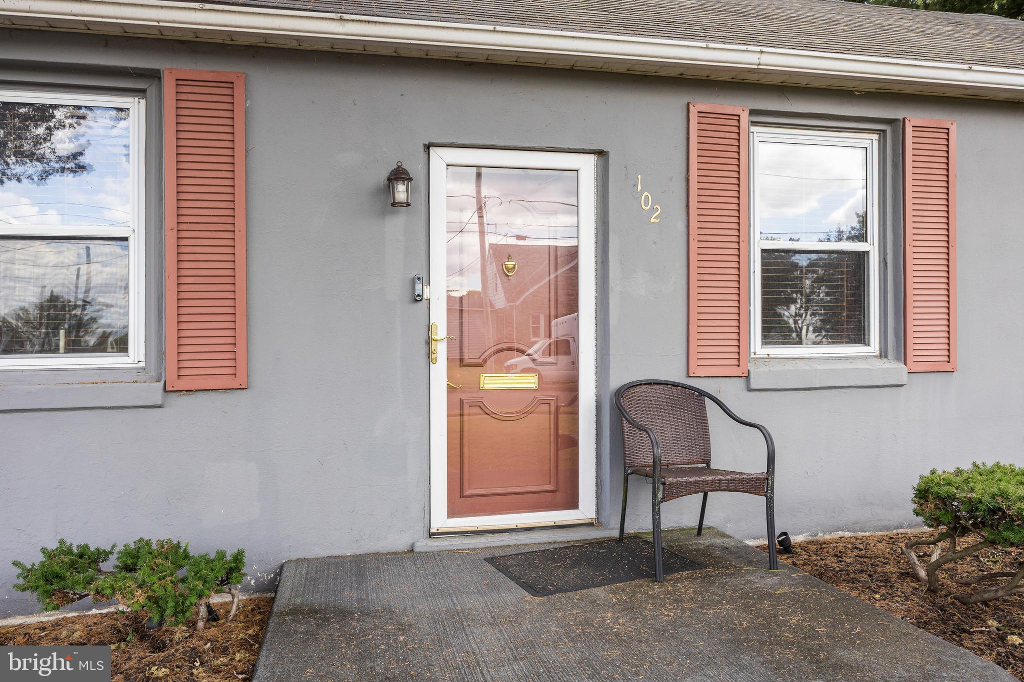 102 LINCOLN AVENUE