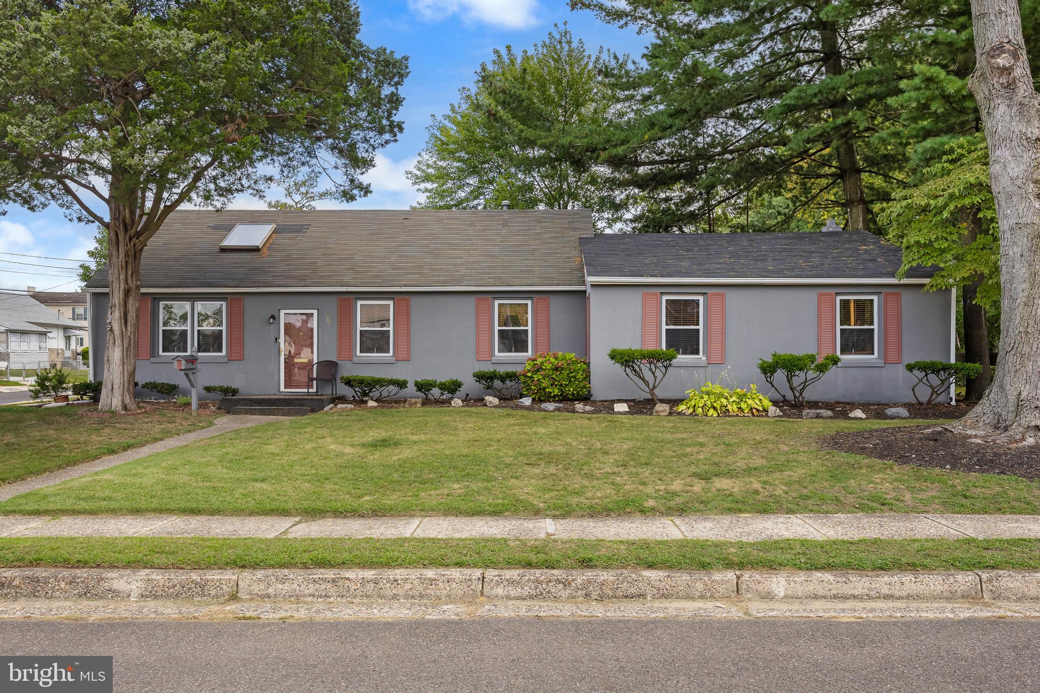 102 LINCOLN AVENUE