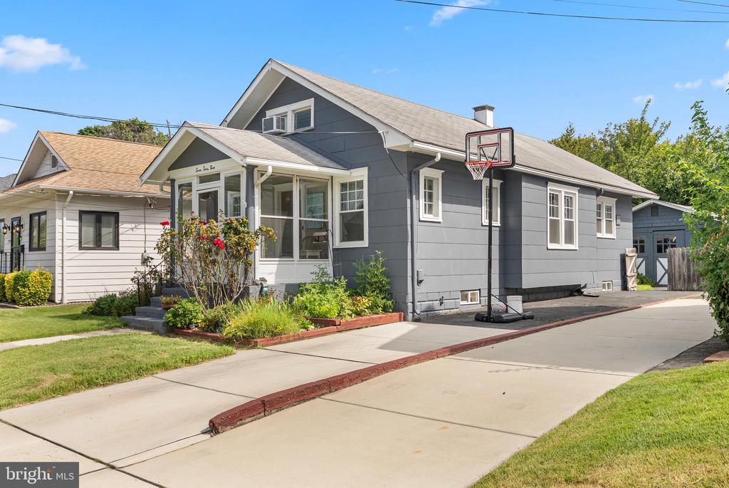 743 WILLITTS AVENUE
