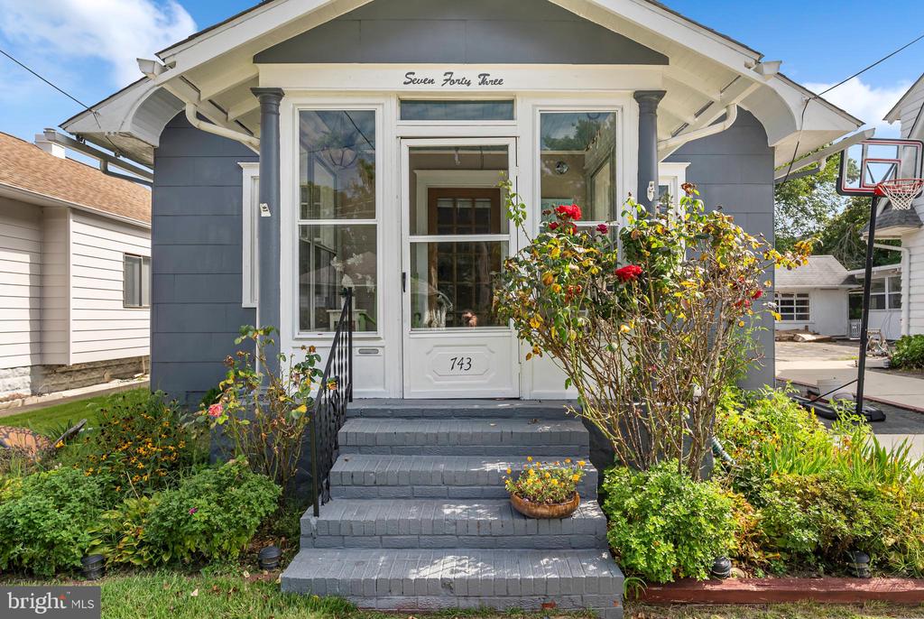 743 WILLITTS AVENUE