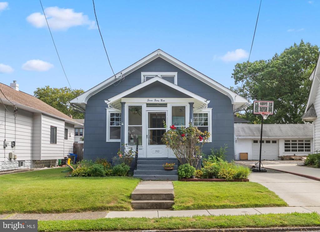 743 WILLITTS AVENUE