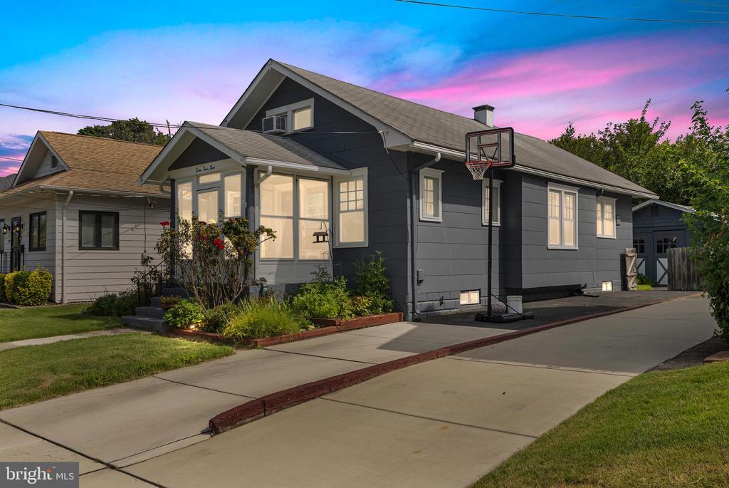 743 WILLITTS AVENUE