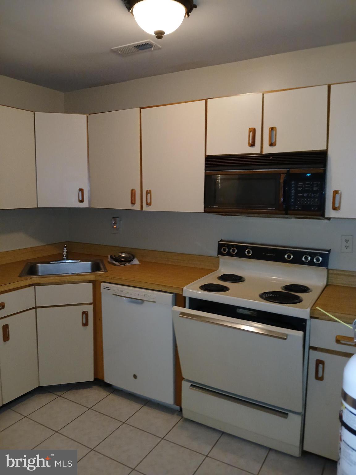 1803 HUNTINGDON MEWS