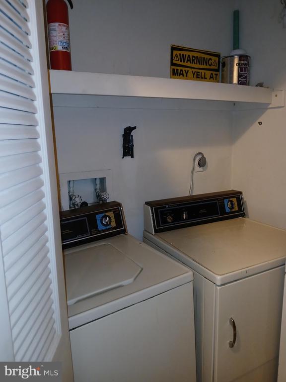 1803 HUNTINGDON MEWS