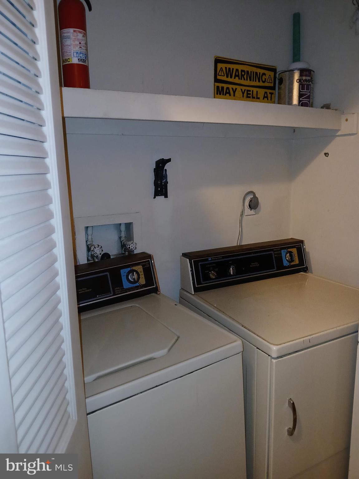 1803 HUNTINGDON MEWS