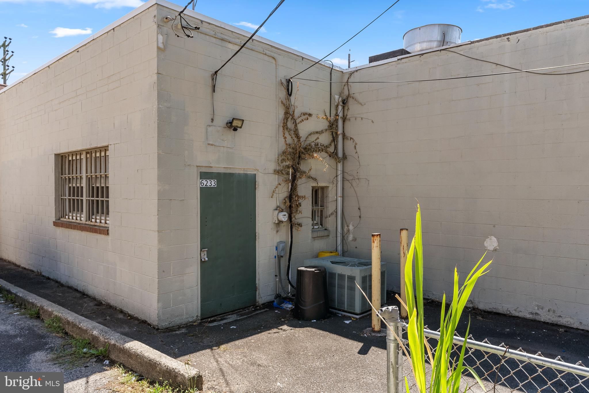 6233 WESTFIELD AVENUE
