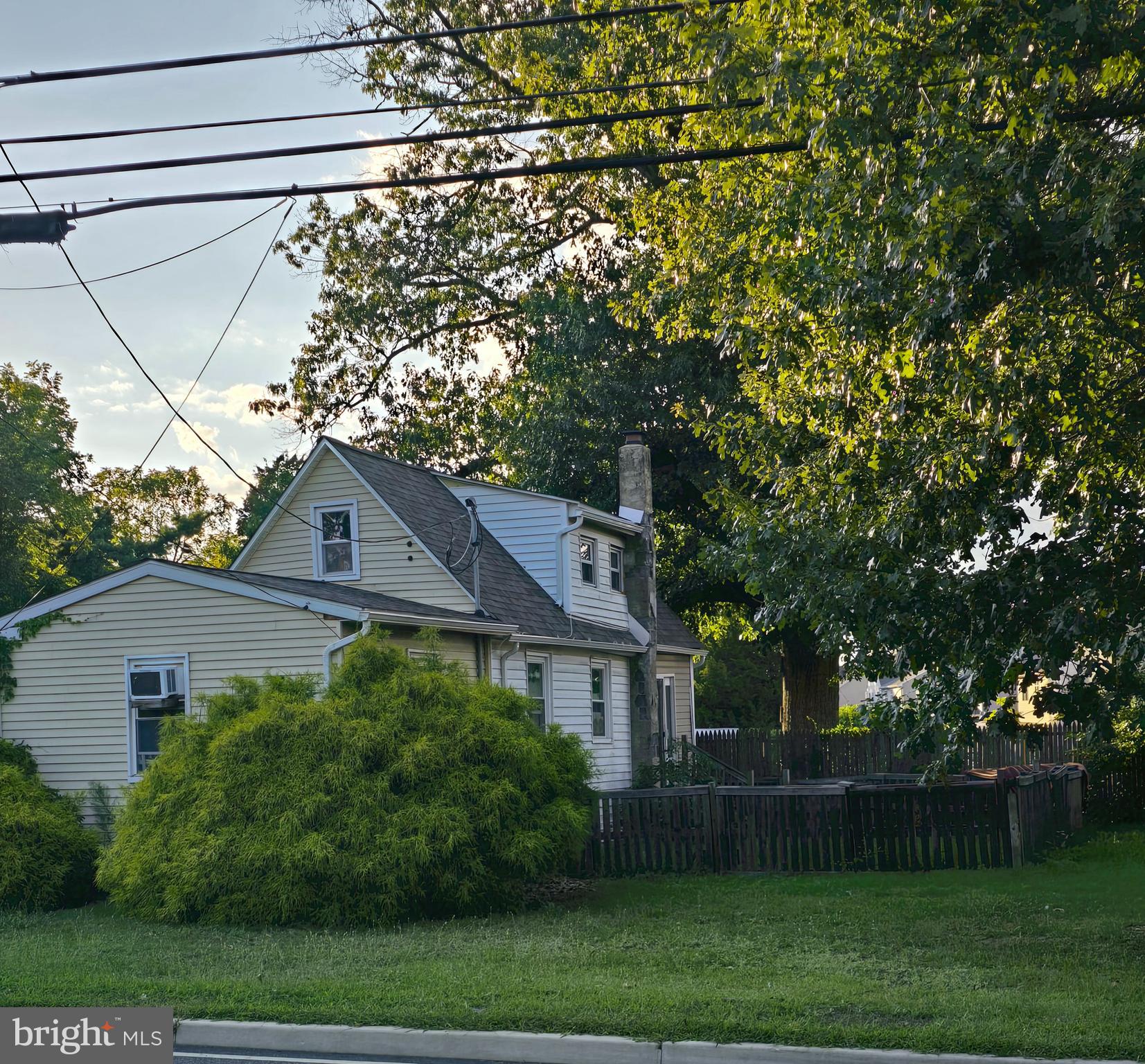 1237-1247 JARVIS DR.