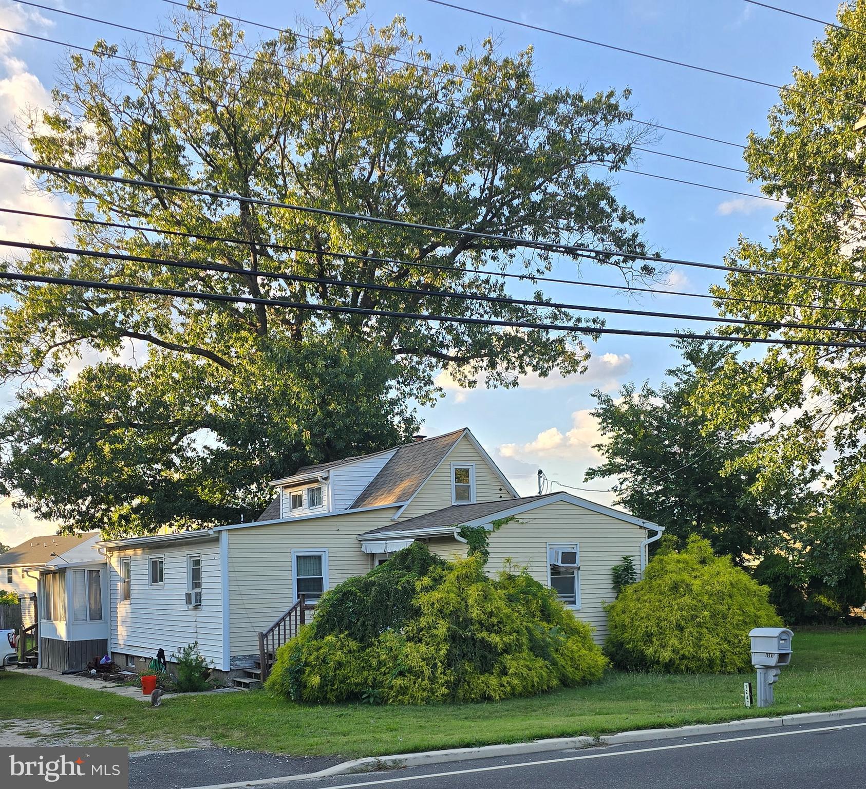 1237-1247 JARVIS DR.