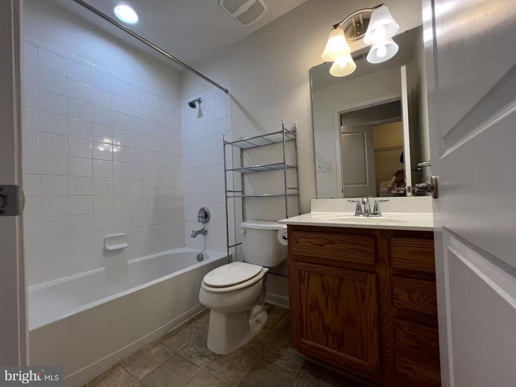 27 FRANKLIN CIRCLE