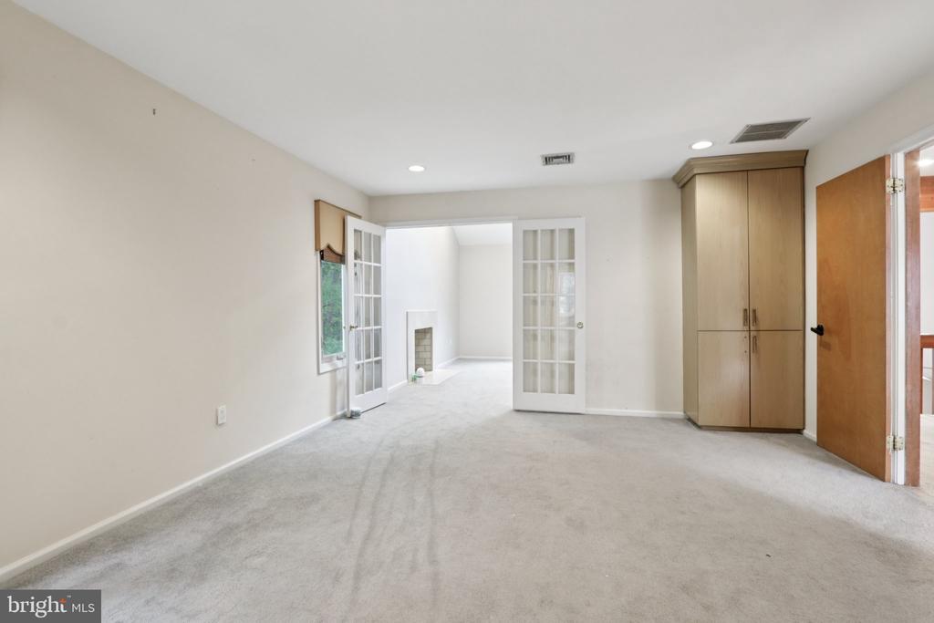 22 HOLLY OAK DRIVE
