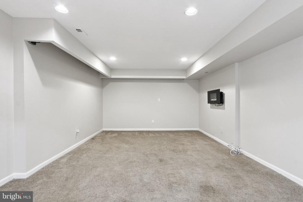 22 HOLLY OAK DRIVE