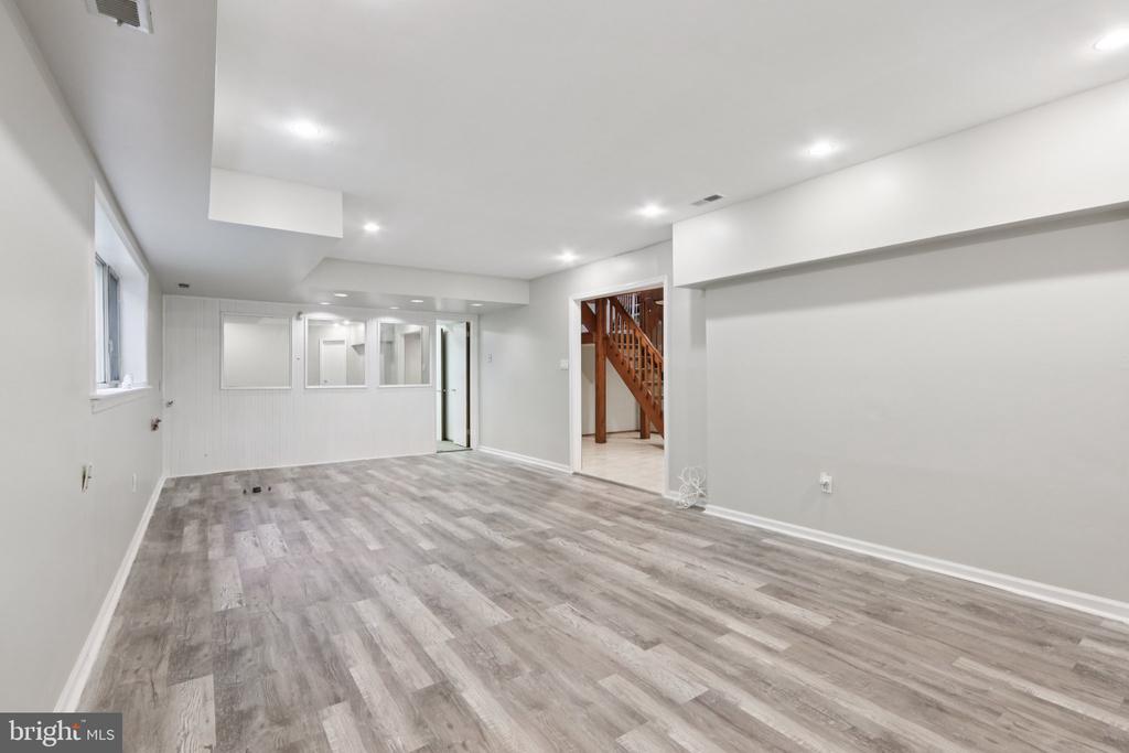 22 HOLLY OAK DRIVE