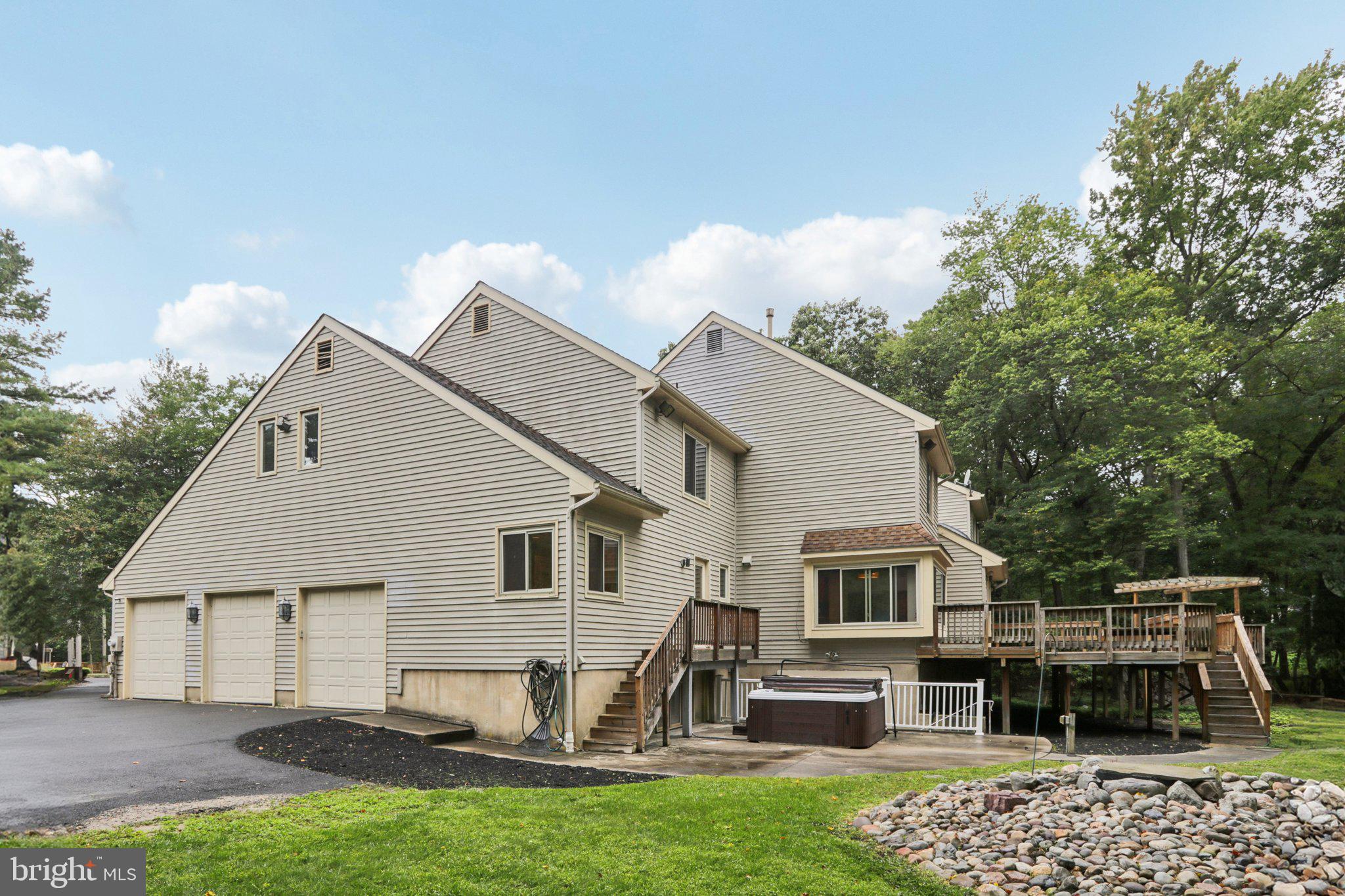 22 HOLLY OAK DRIVE