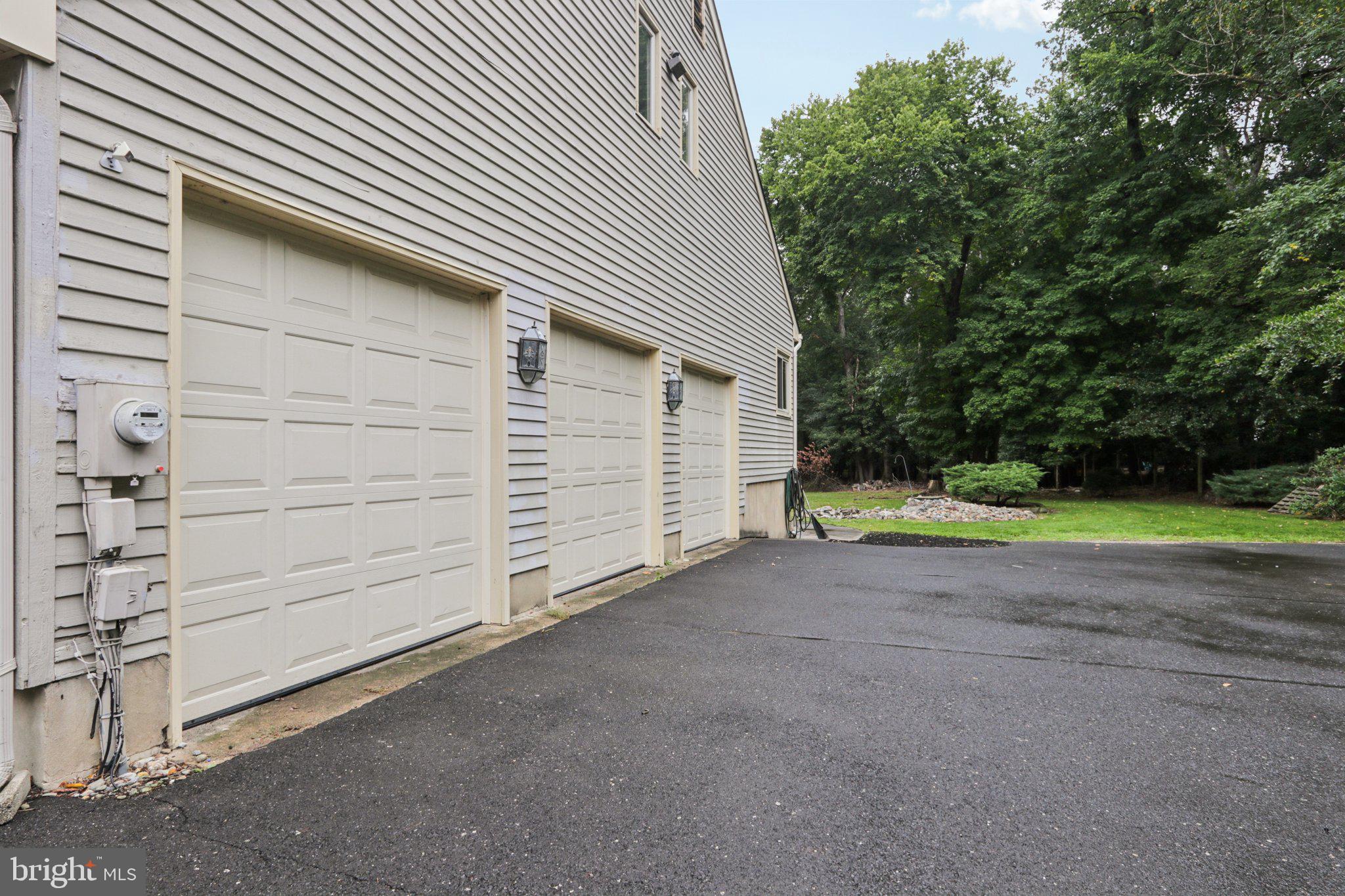 22 HOLLY OAK DRIVE
