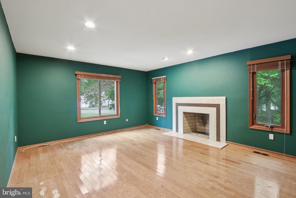 22 HOLLY OAK DRIVE
