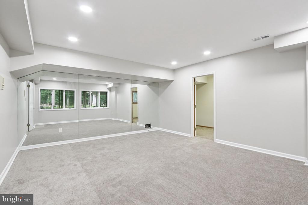 22 HOLLY OAK DRIVE