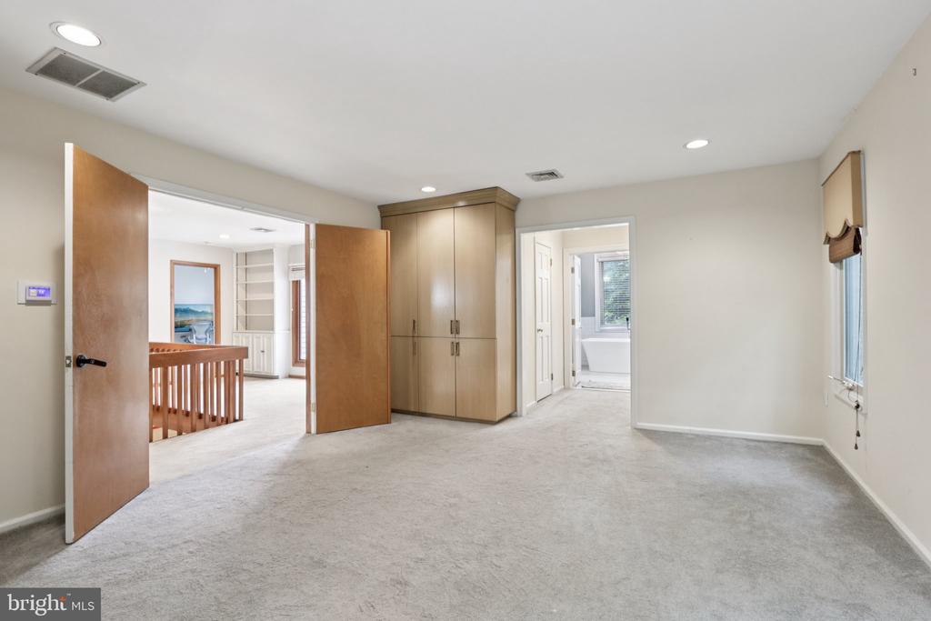 22 HOLLY OAK DRIVE