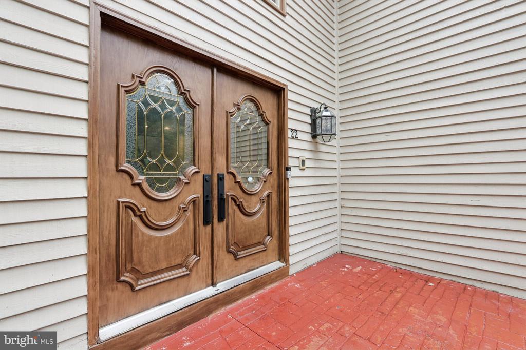 22 HOLLY OAK DRIVE