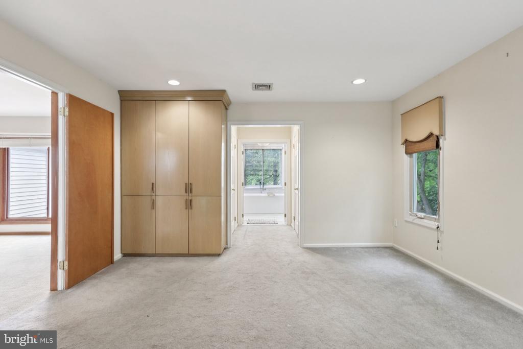 22 HOLLY OAK DRIVE