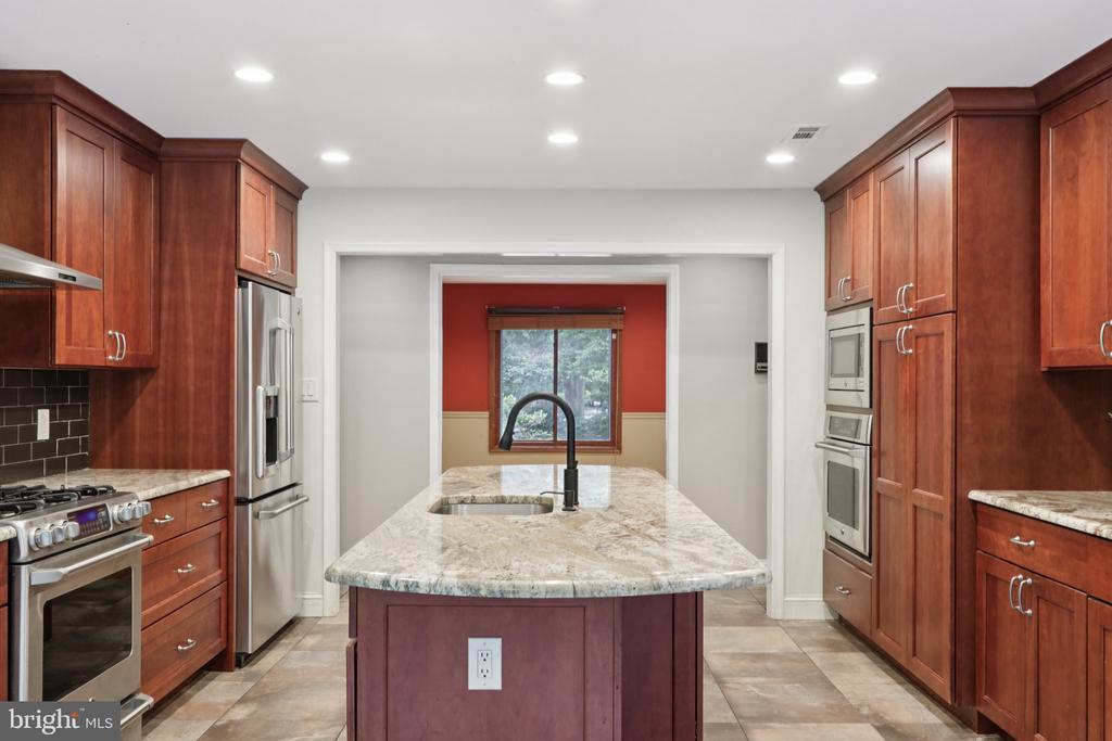 22 HOLLY OAK DRIVE