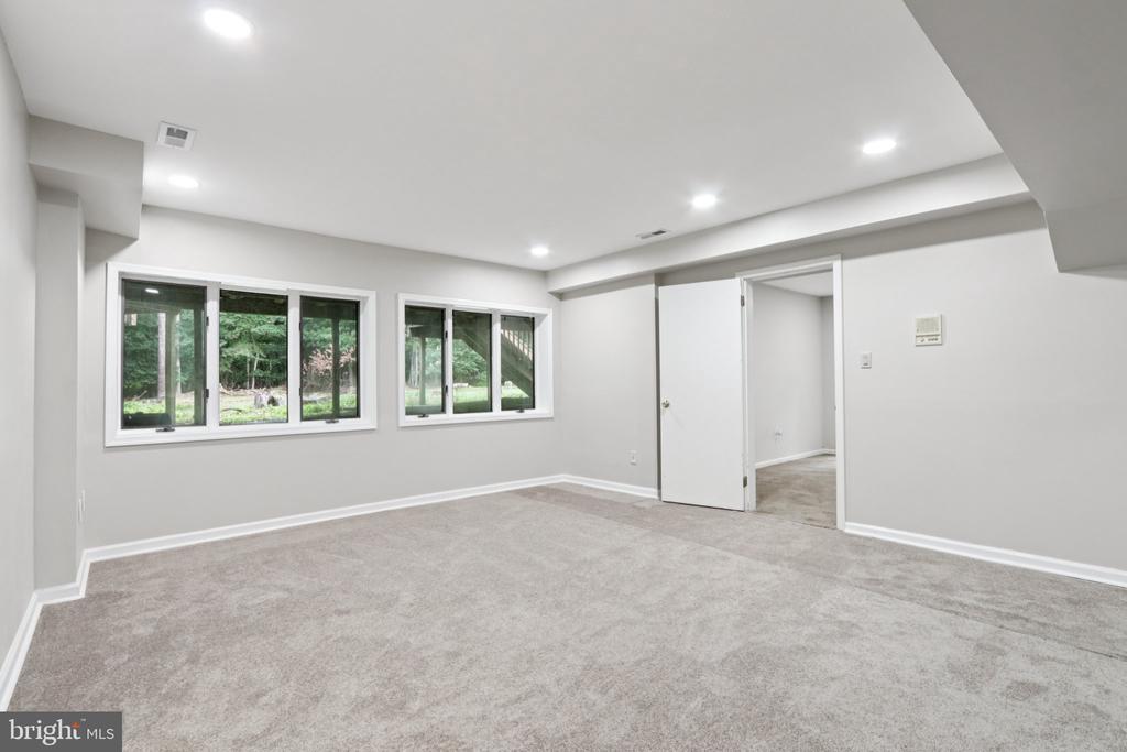22 HOLLY OAK DRIVE