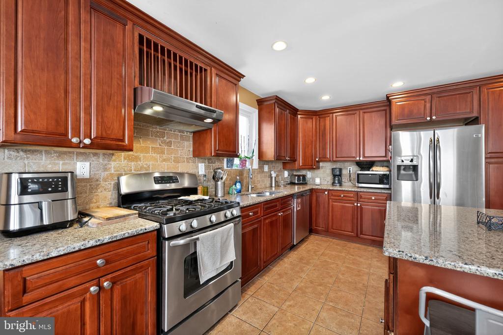 851 STATION AVENUE