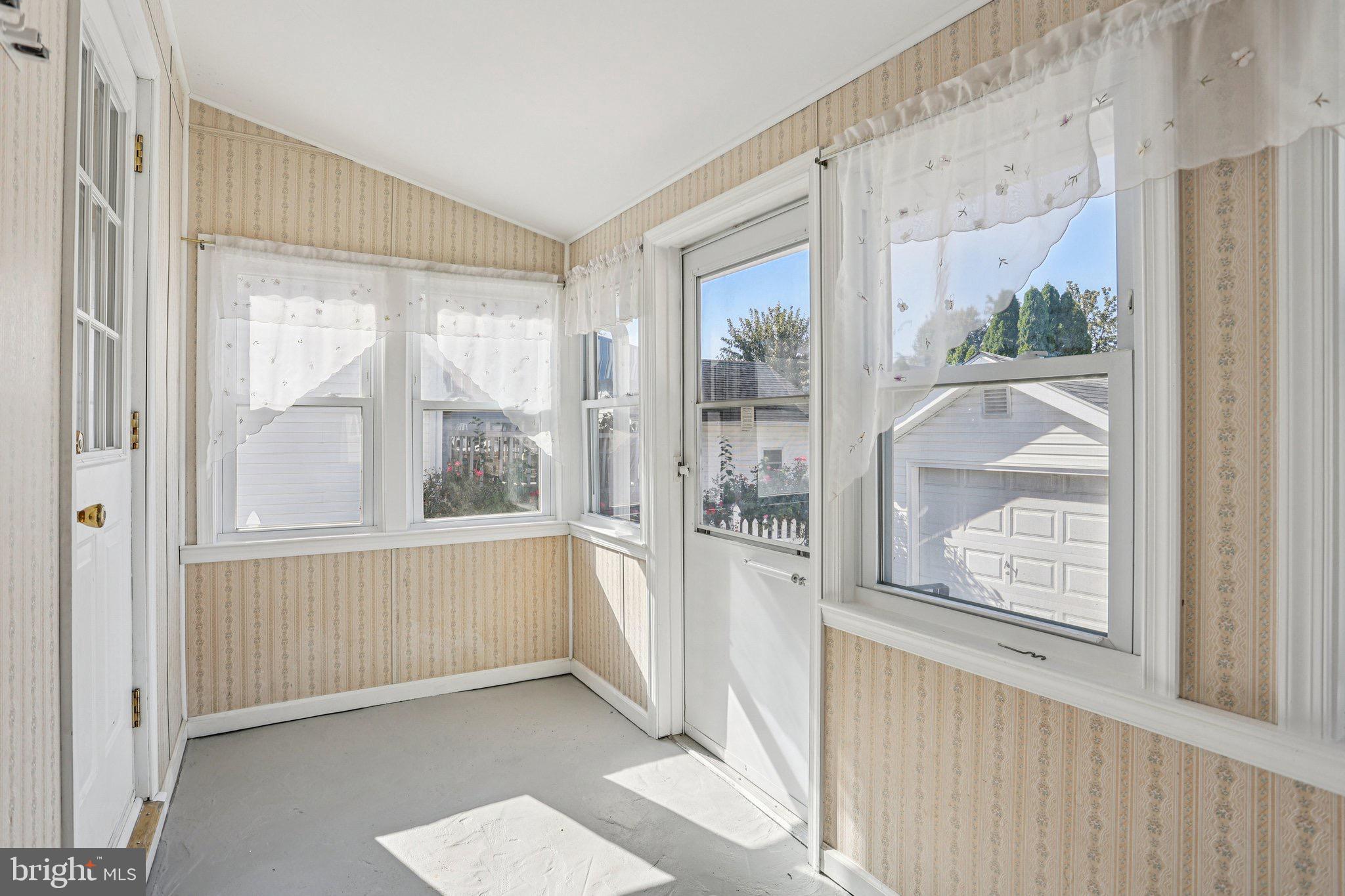 117 E HOLLY AVENUE