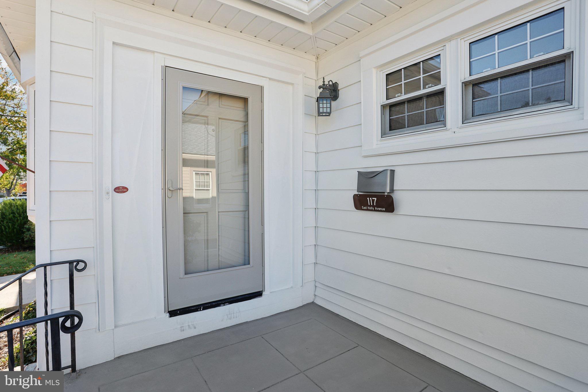 117 E HOLLY AVENUE