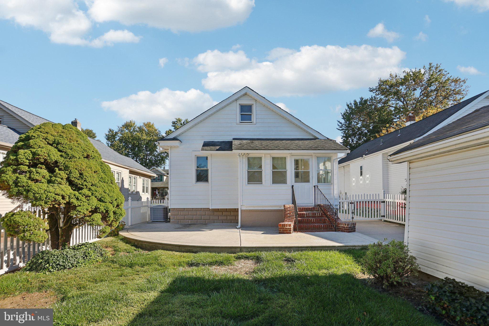 117 E HOLLY AVENUE