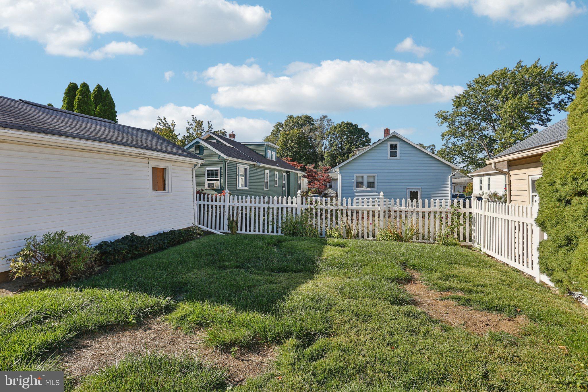 117 E HOLLY AVENUE
