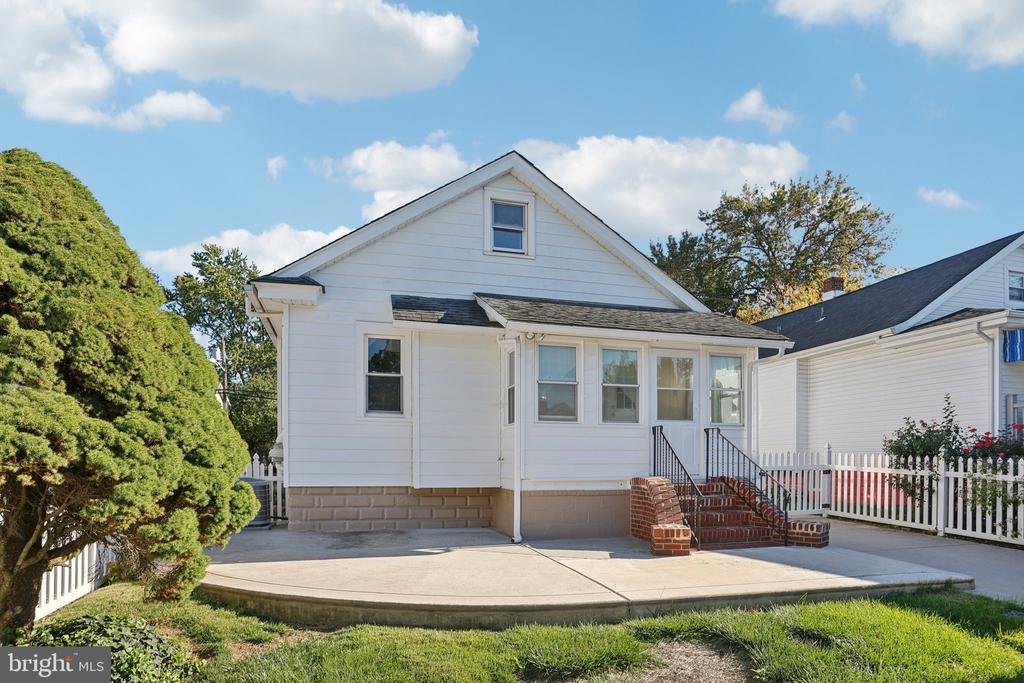 117 E HOLLY AVENUE