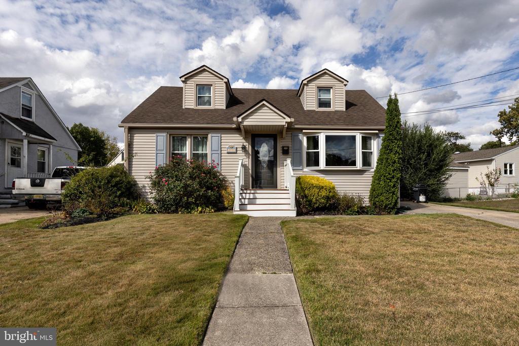209 LAKE DRIVE