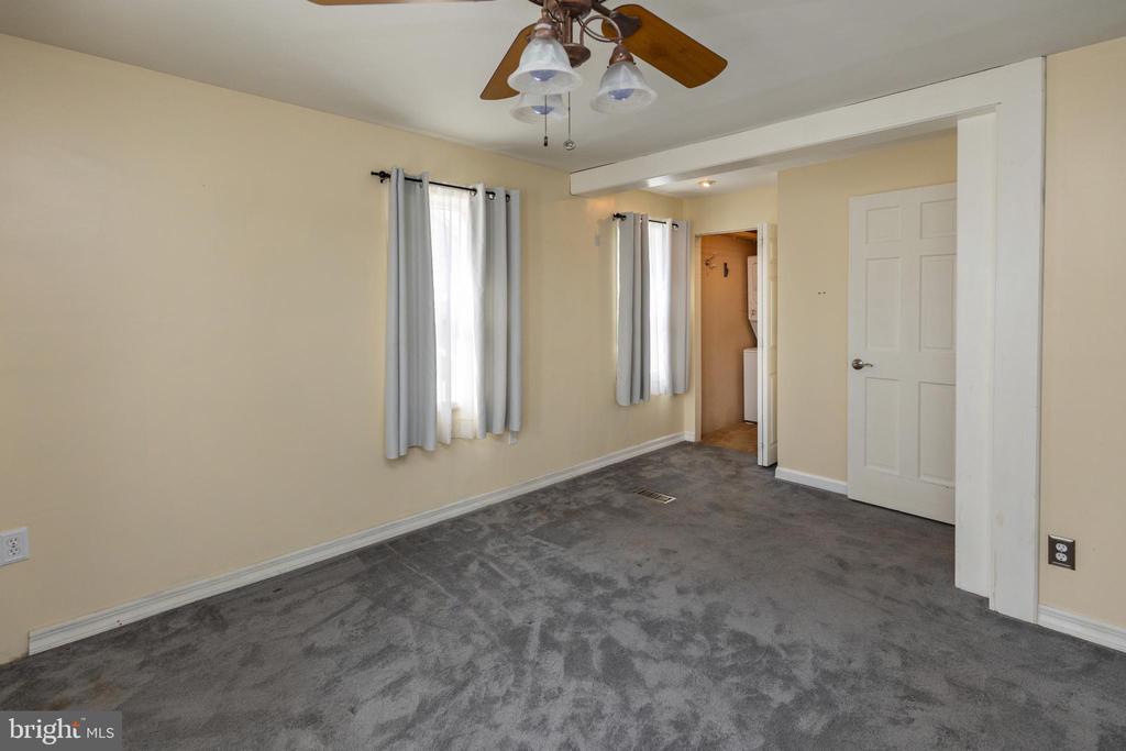 209 LAKE DRIVE