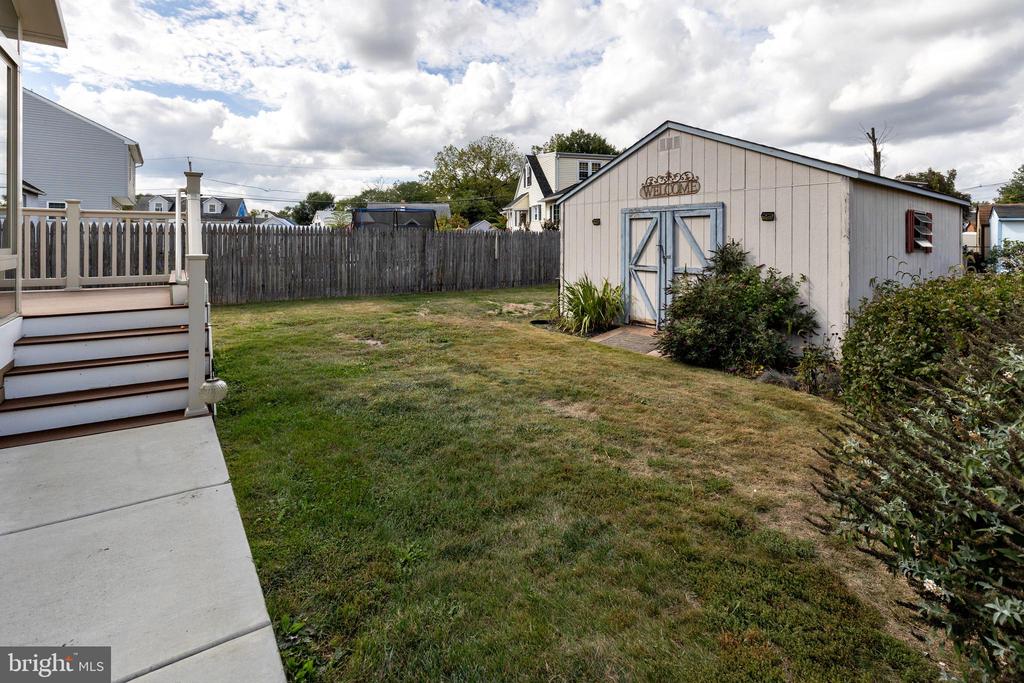209 LAKE DRIVE