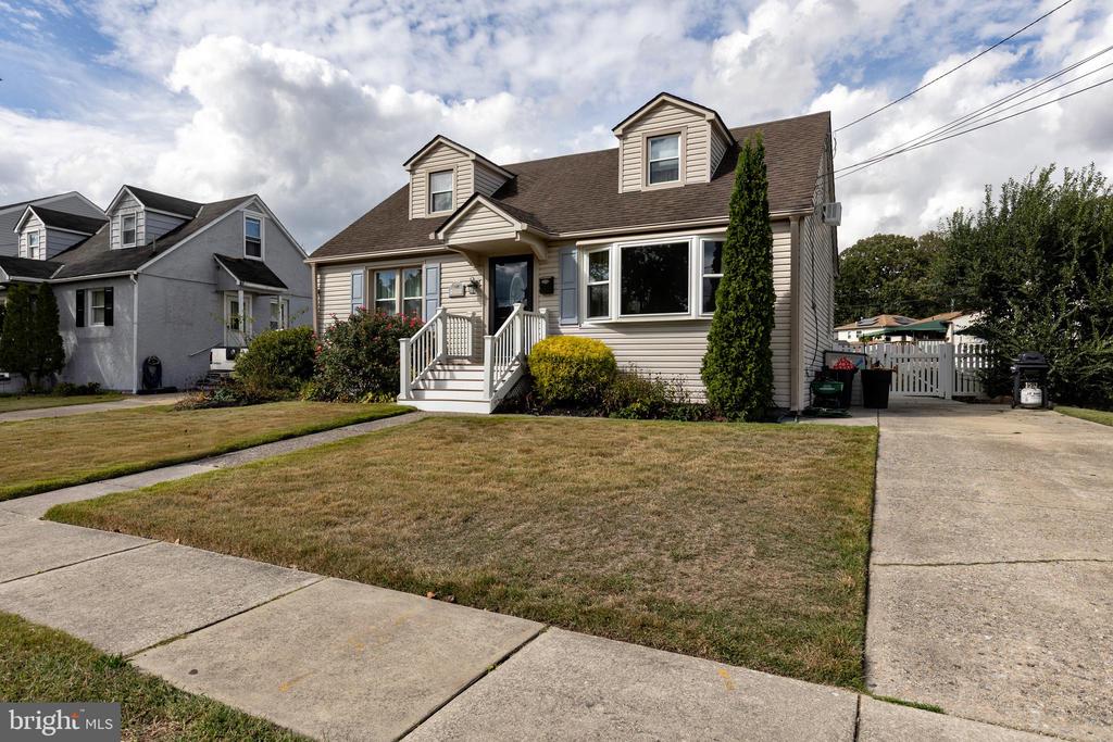 209 LAKE DRIVE
