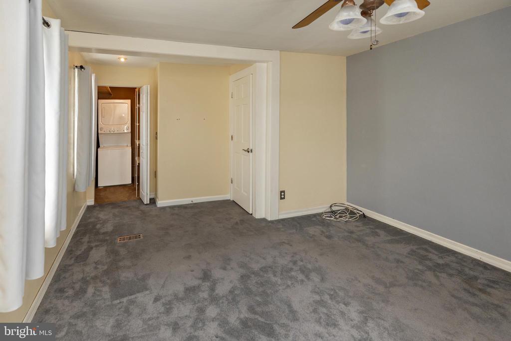 209 LAKE DRIVE