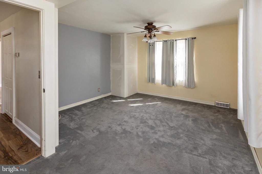 209 LAKE DRIVE
